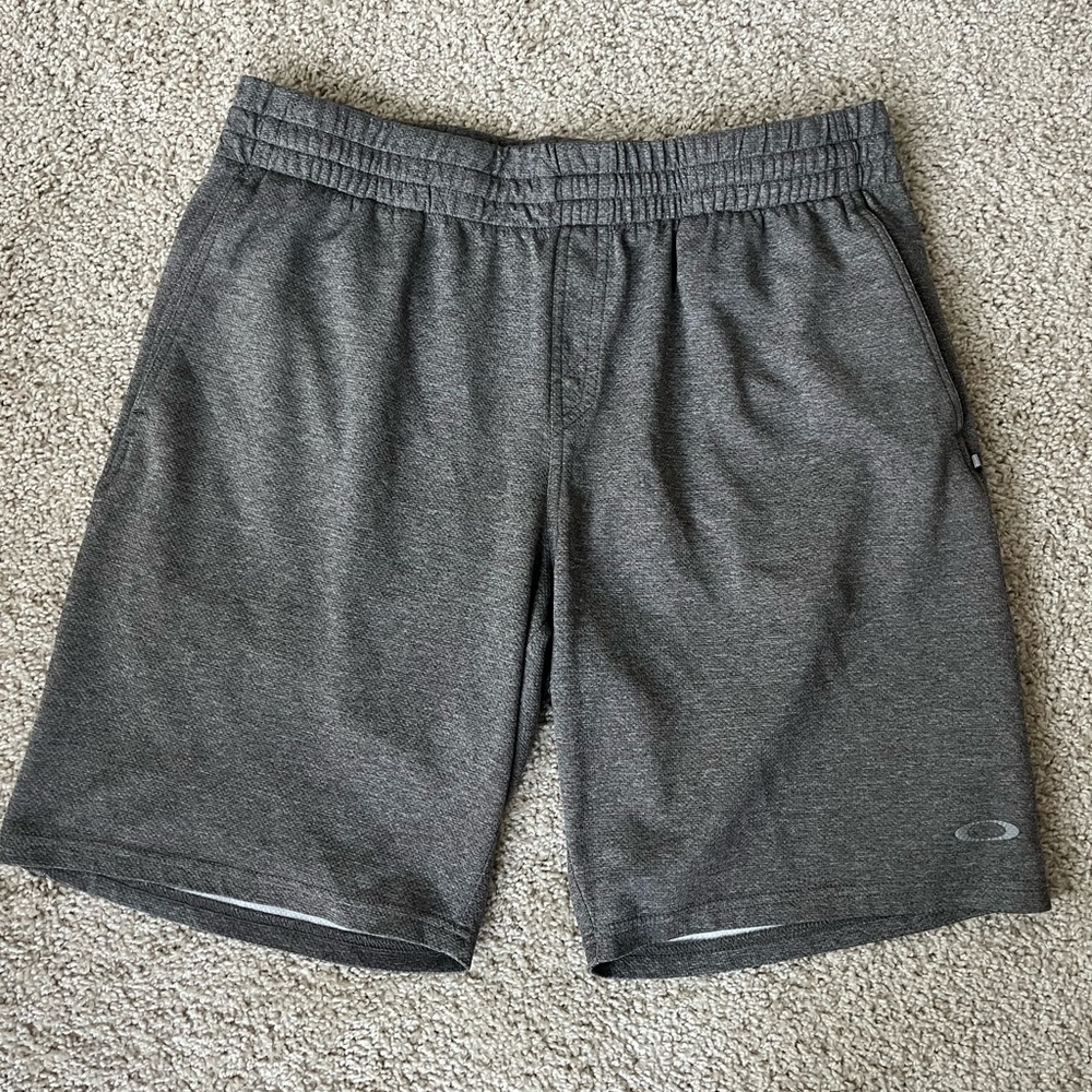 Oakley Men’s Performance Athletic Shorts Gray Size L Drawstring Elastic Waist